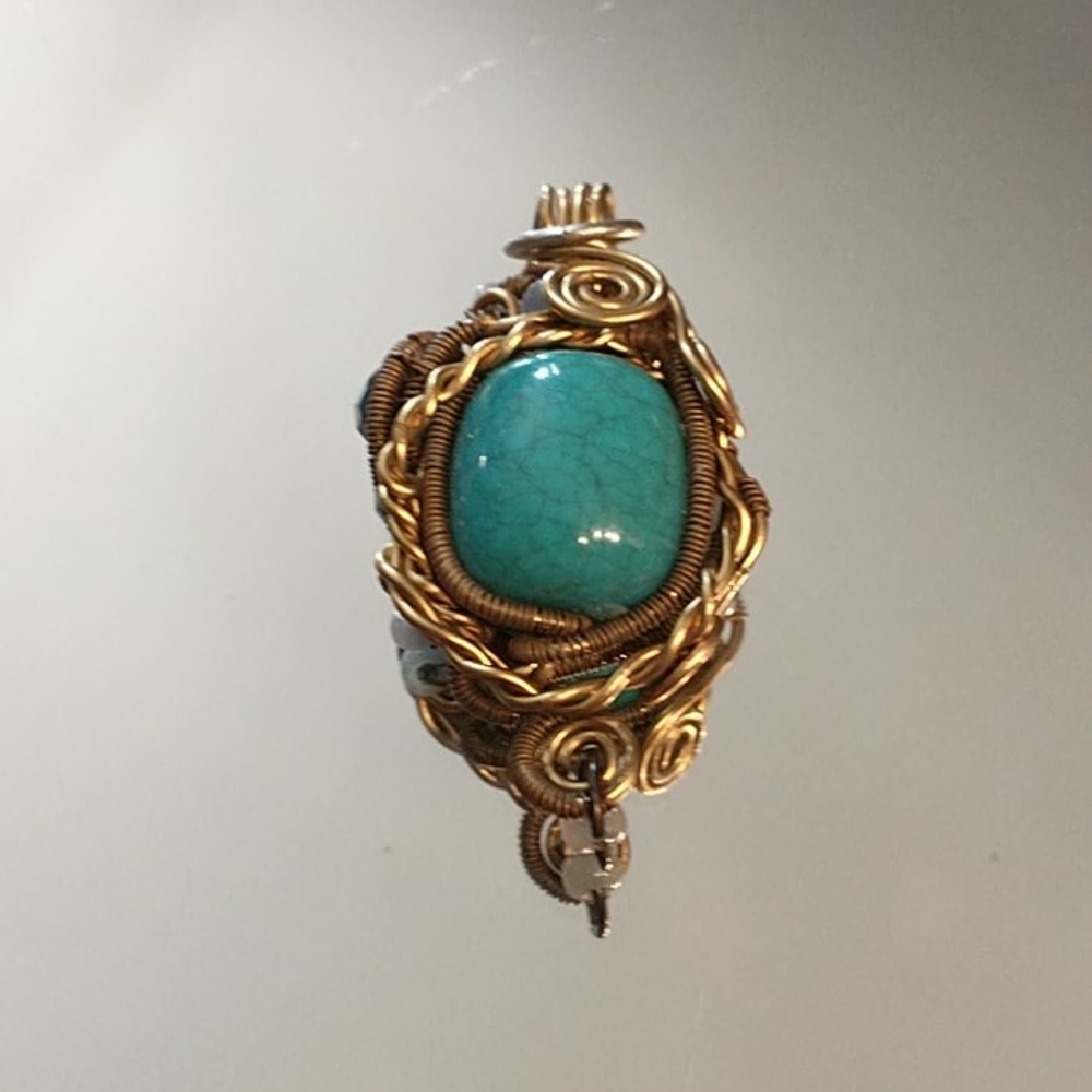 🇨🇦Beautiful wire wrapped turquoise pendant